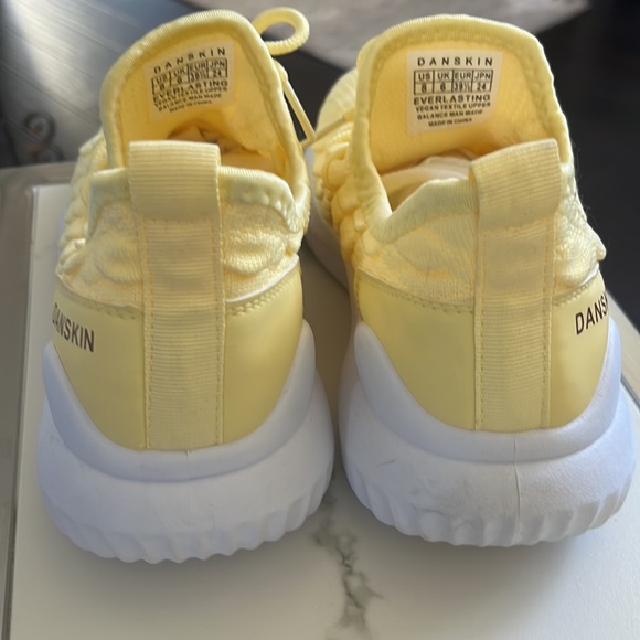 Danskin Women's Everlasting Scalloped Sneaker, Sz. 8 NEW W/O Box - Picture 5 of 10